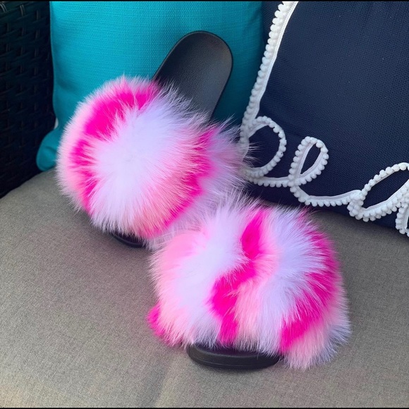 Ice pink faux fur slides - Multiple sizes available - Picture 4 of 4